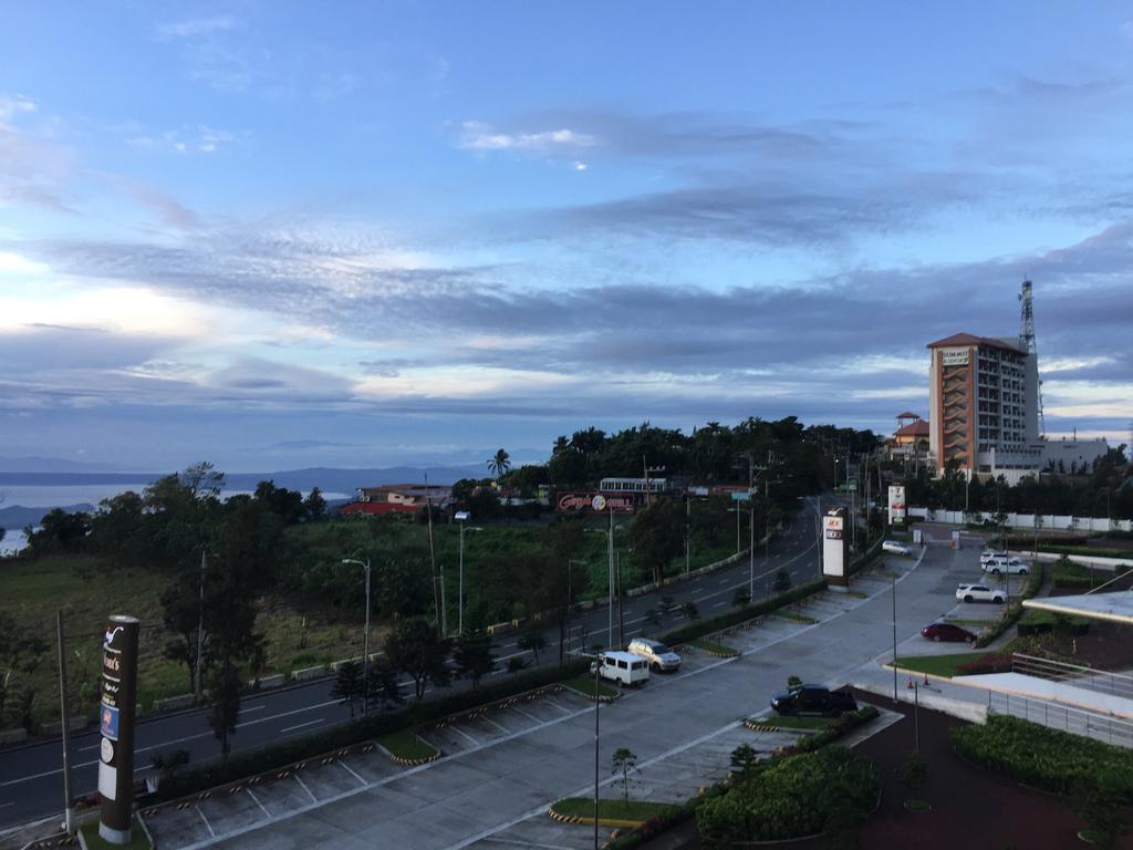 Wind Residence With View Of Taal Lake Tagaytay City ภายนอก รูปภาพ